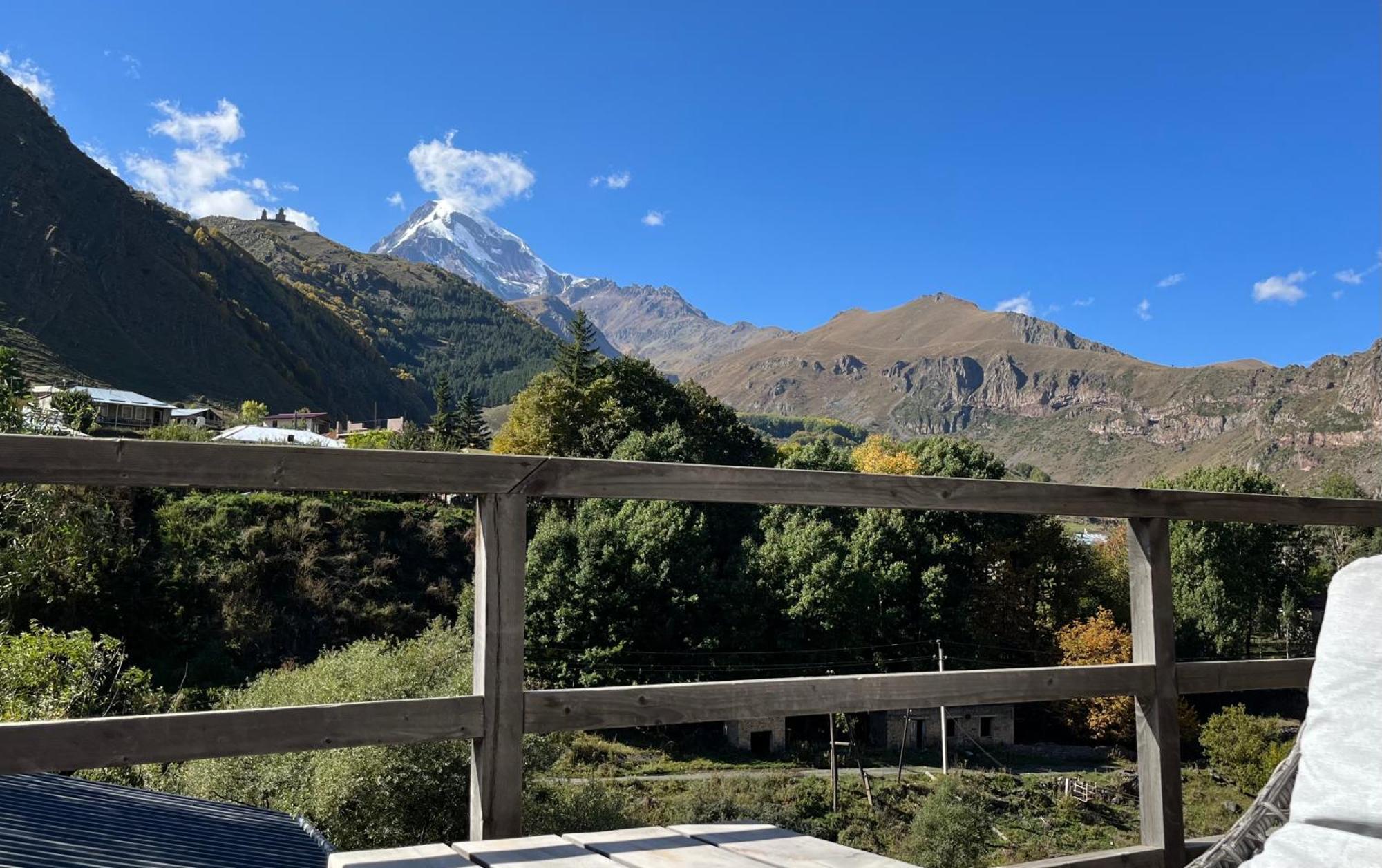 Hotel Stancia Kazbegi - City Center Exterior photo